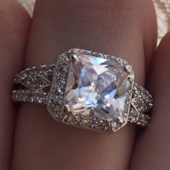 Jewelry - 🏆HOST PICK🏆💫💎Antique Style Faux Diamond Ring